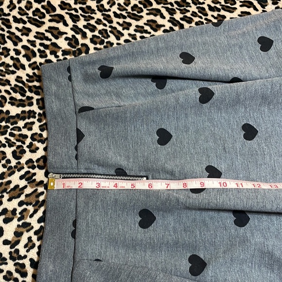 H&M Grey Hearts 🖤 Skater Skirt Medium Pleated Stretch Zipper Black Prep Summer - Picture 6 of 12